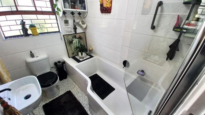 2 Bedroom Property for Sale in Gordons Bay Western Cape